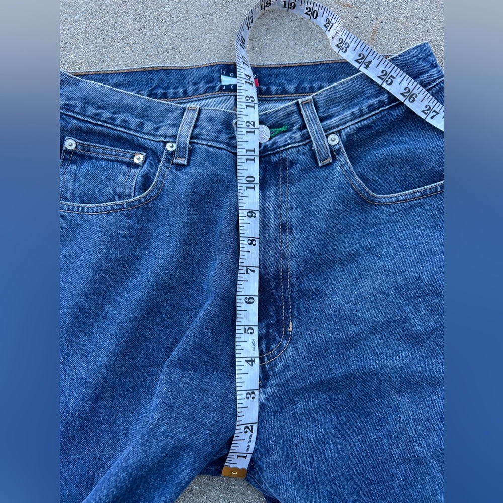 Vintage Tommy Hilfiger Men's Deep Blue Loose Fit Jeans Size 31/30 - Picture 3 of 9